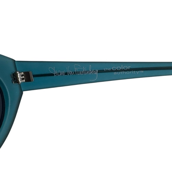DVF Teal sunglasses in great condition - Picture 4 of 5